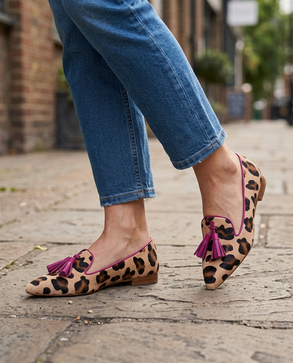 Geneviève | Mocassin léopard, pampilles fuchsia