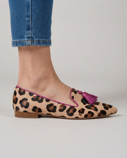 Geneviève | Mocassin léopard, pampilles fuchsia