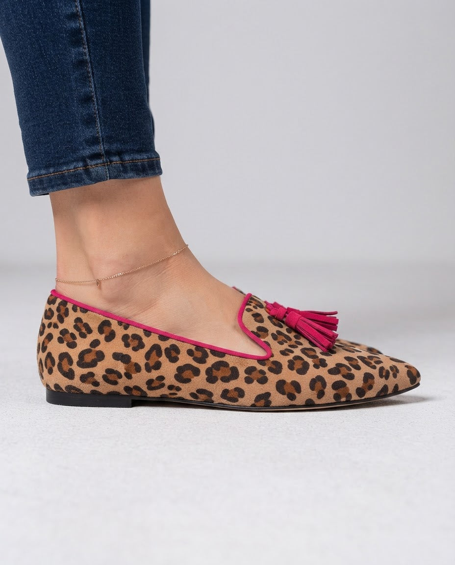 Geneviève | Mocassin léopard effet daim, pampilles fuchsia