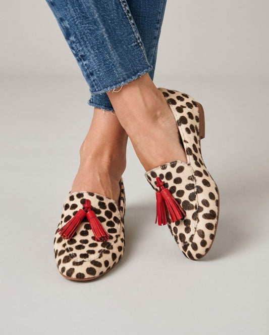 Aurore | Mocassin à pois crème, pampilles rouges