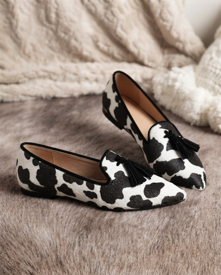 Geneviève | Mocassin vache noir et blanc, pampilles noires