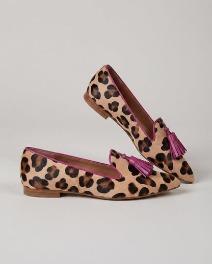 Geneviève | Mocassin léopard, pampilles fuchsia